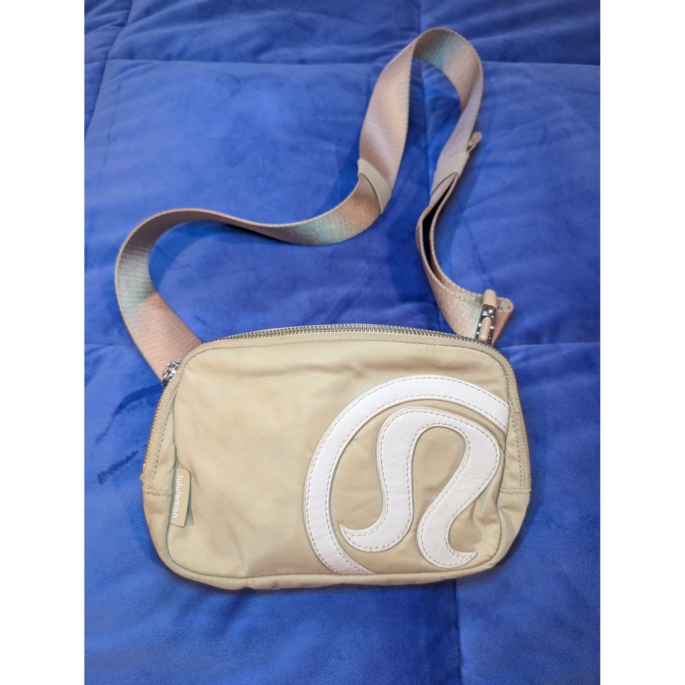 Lululemon Everywhere Belt Bag 1L Limited Edition Trench White Opal Large 3D Logo